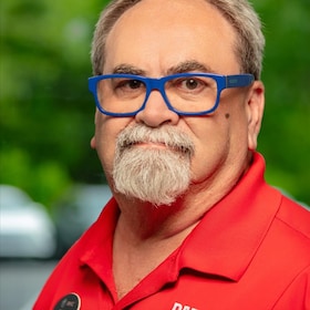 Staff member Tom from ID_cfb09aea24b0