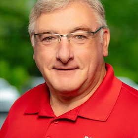 Staff member Tom from ID_cfb09aea24b0