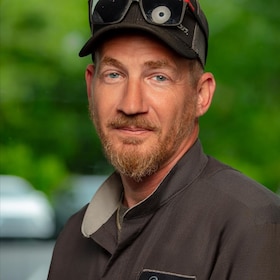 Staff member Tom from ID_cfb09aea24b0