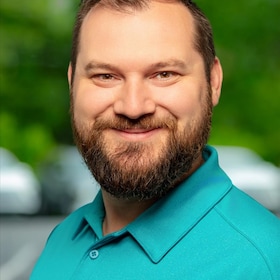 Staff member Tom from ID_cfb09aea24b0
