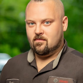 Staff member Tom from ID_cfb09aea24b0