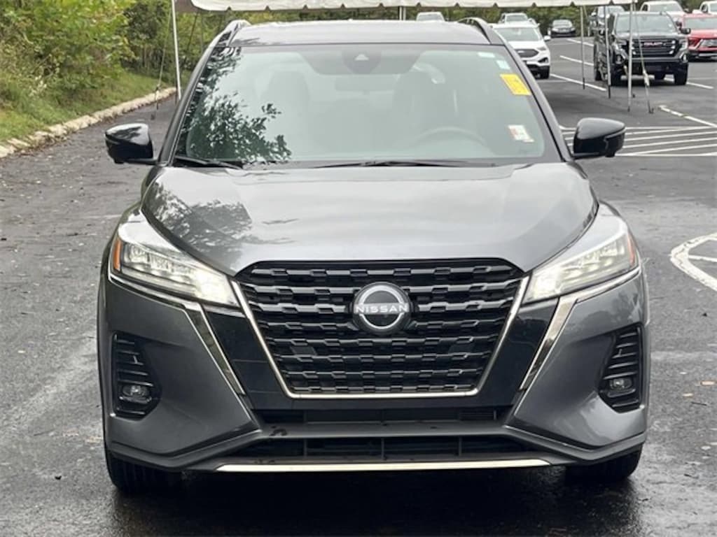 Used 2023 Nissan Kicks SR SUV