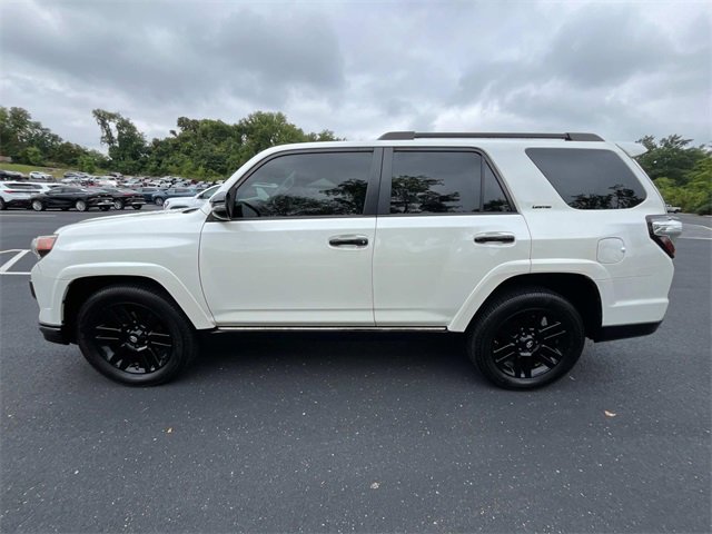 2019 Toyota 4Runner SR5 photo 2