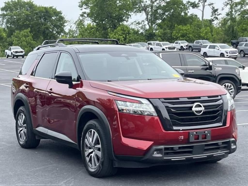 Used 2023 Nissan Pathfinder SL SUV