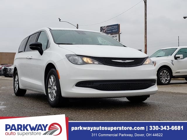 2026 Chrysler Voyager LX's photo