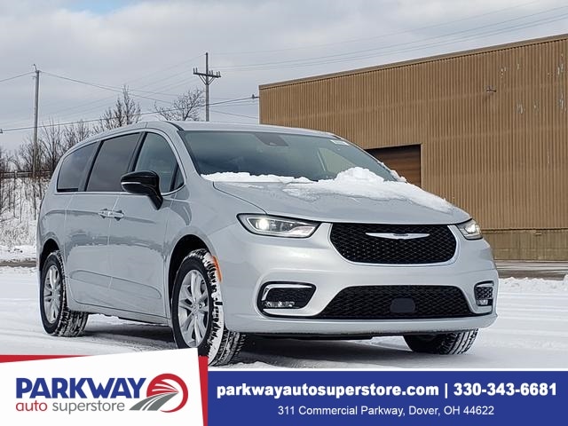 2026 Chrysler Pacifica Select's photo