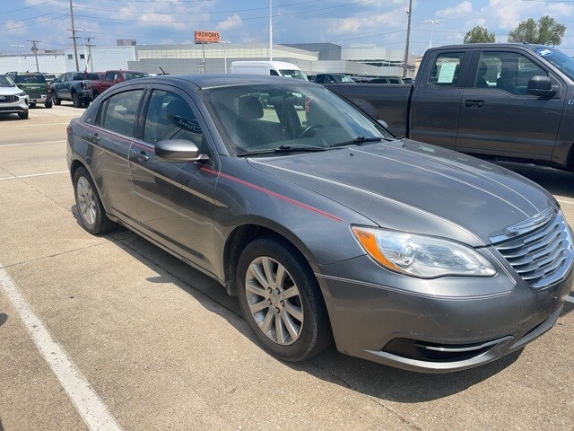 2011 Chrysler 200 Touring photo 4