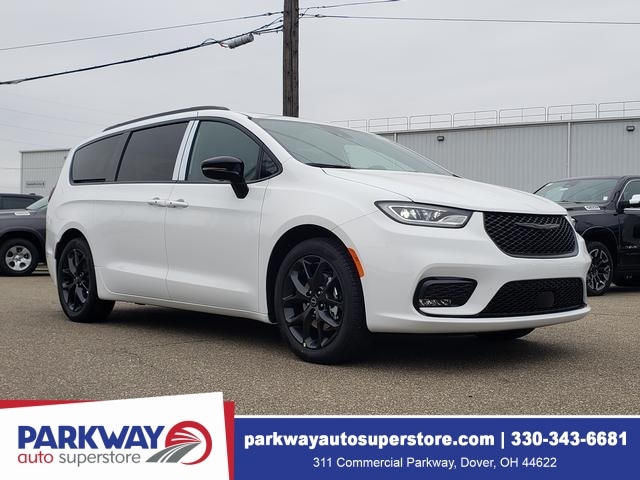 2026 Chrysler Pacifica Limited's photo