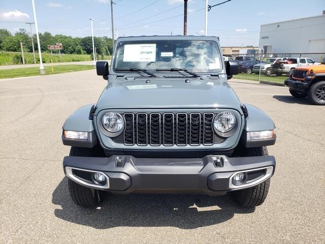 2025 Jeep Gladiator Sport S photo 2