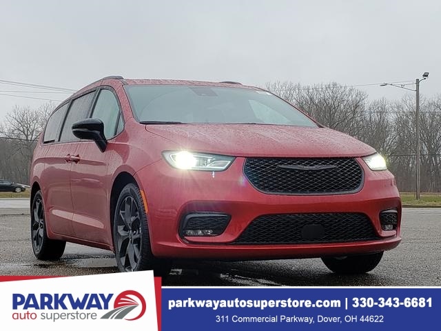 2026 Chrysler Pacifica Select's photo