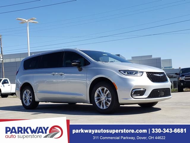 2026 Chrysler Pacifica Select AWD's photo