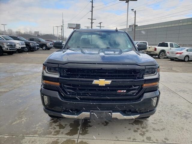2018 Chevrolet Silverado 1500 LT photo 2