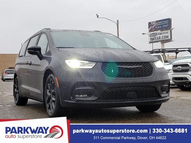 2026 Chrysler Pacifica Limited's photo