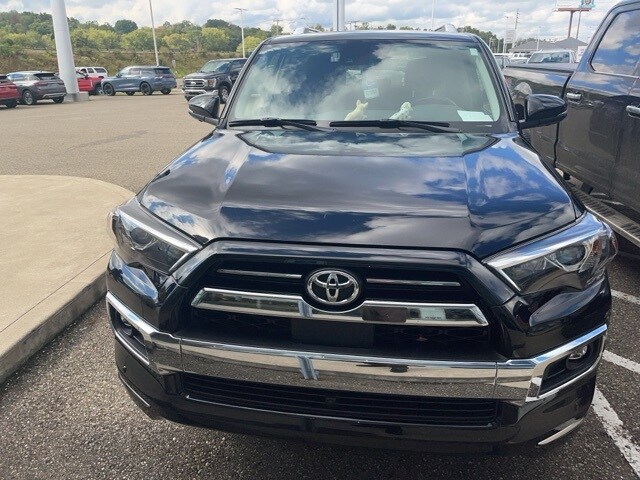2023 Toyota 4Runner Limited photo 2