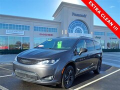 Used 2020 Chrysler Pacifica Launch Edition Minivan/Van For Sale in Clinton Township, MI