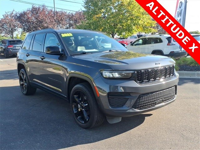 2023 Jeep Grand Cherokee Altitude X photo 3