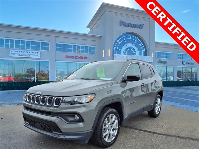 2023 Jeep Compass Latitude Lux's photo