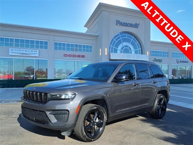 2023 Jeep Grand Cherokee Altitude's photo