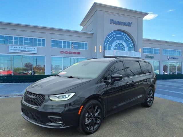 2023 Chrysler Pacifica Touring L