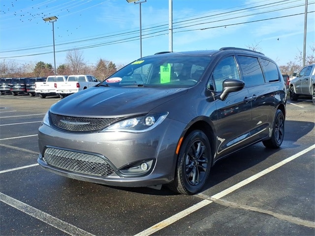2020 Chrysler Pacifica AWD LAUNCH EDITION's photo