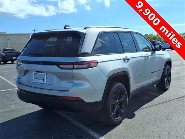 2023 Jeep Grand Cherokee Altitude photo 3