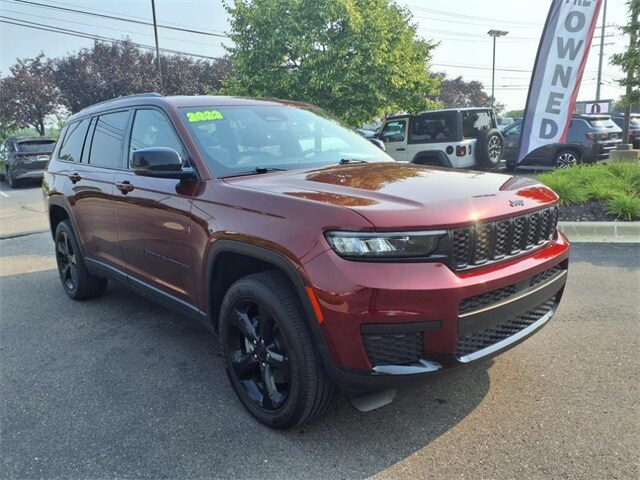 2023 Jeep Grand Cherokee Altitude photo 3