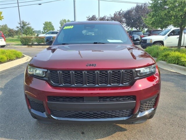 2023 Jeep Grand Cherokee Altitude photo 2