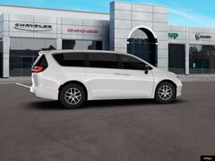 2026 Chrysler Pacifica SELECT Passenger Van