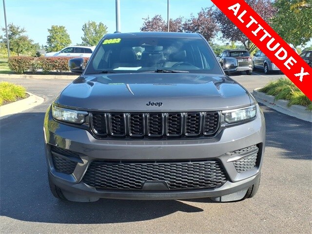 2023 Jeep Grand Cherokee Altitude X photo 2