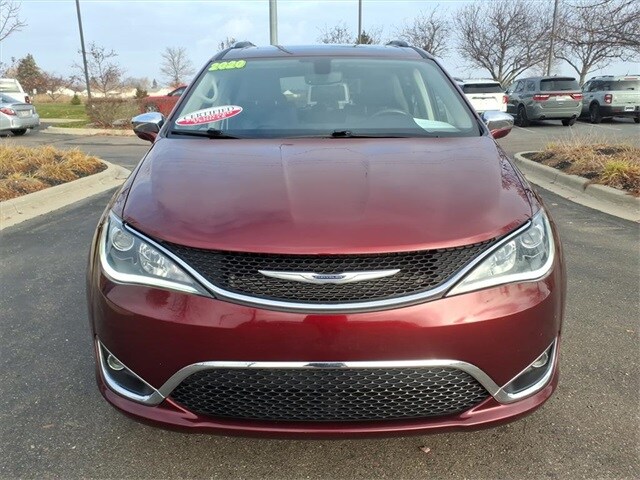 2020 Chrysler Pacifica Limited photo 2