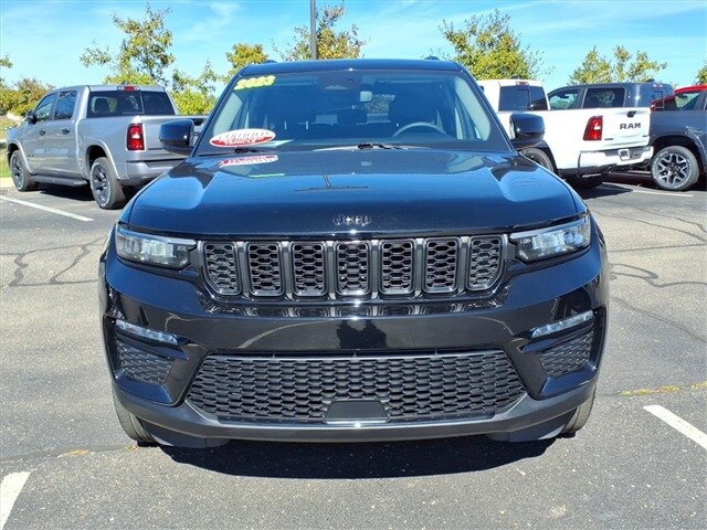 2023 Jeep Grand Cherokee Limited photo 2