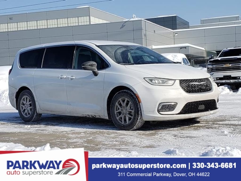 Used 2024 Chrysler Pacifica Touring L Minivan/Van