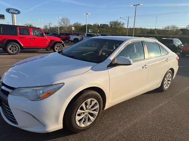 Used 2017 Toyota Camry LE with VIN 4T1BF1FK8HU660566 for sale in Dover, OH