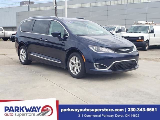 2017 Chrysler Pacifica Touring-L Plus's photo