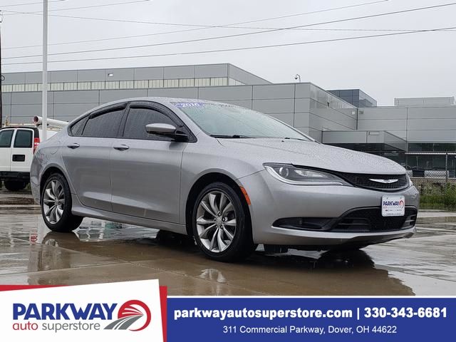 2016 Chrysler 200 S's photo
