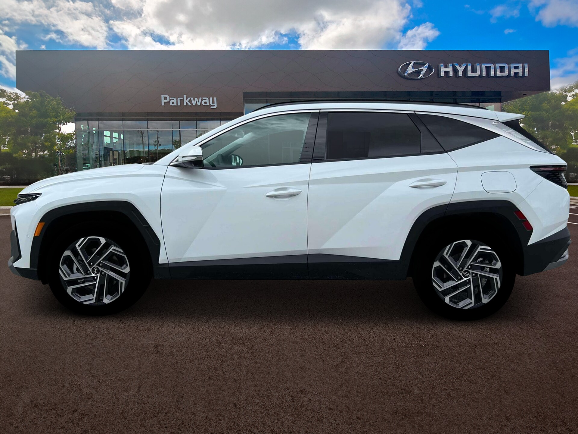 2025 Hyundai Tucson Hybrid Limited photo 2