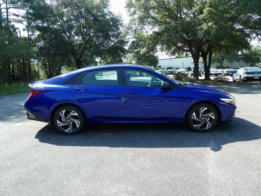 New 2025 Hyundai Elantra Hybrid SEL Sport Sedan