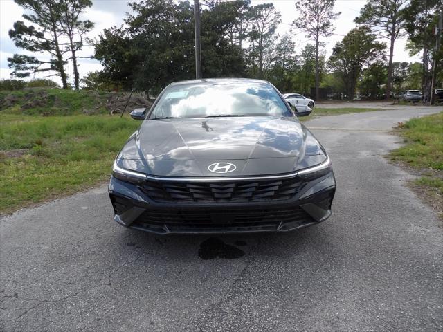 2025 Hyundai Elantra SEL Convenience photo 2