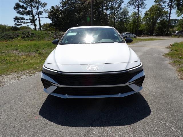 2025 Hyundai Elantra SEL Sport photo 2
