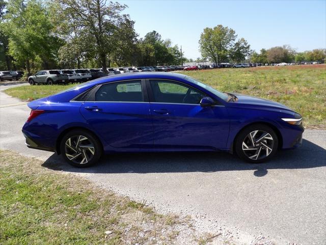 2025 Hyundai Elantra SEL Convenience photo 4