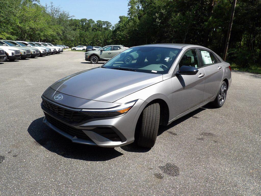 New 2025 Hyundai Elantra Hybrid SEL Sport Sedan
