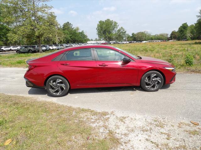 2025 Hyundai Elantra SEL Sport photo 4