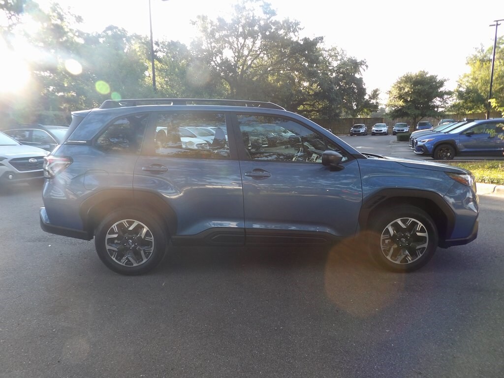 2025 Subaru Forester photo 2