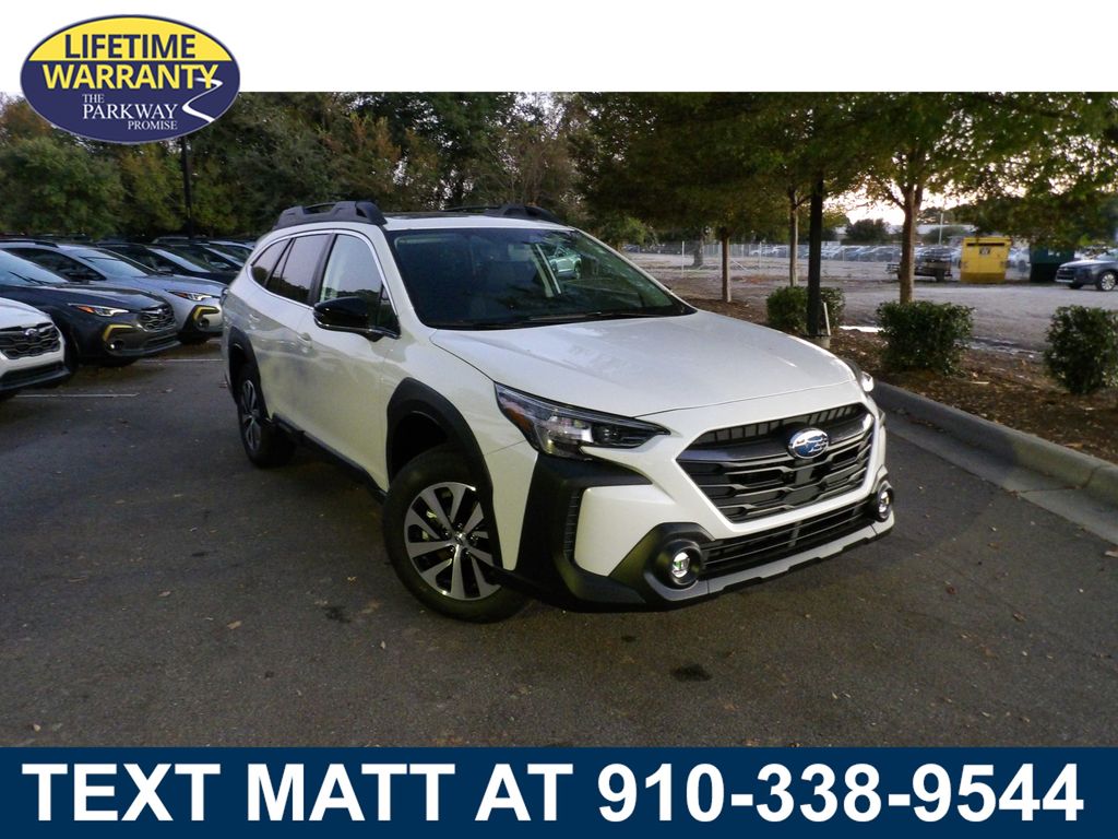 2025 Subaru Outback Premium's photo