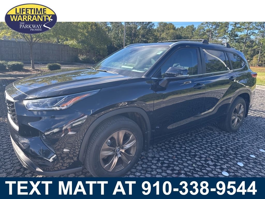 2023 Toyota Highlander Bronze Edition's photo