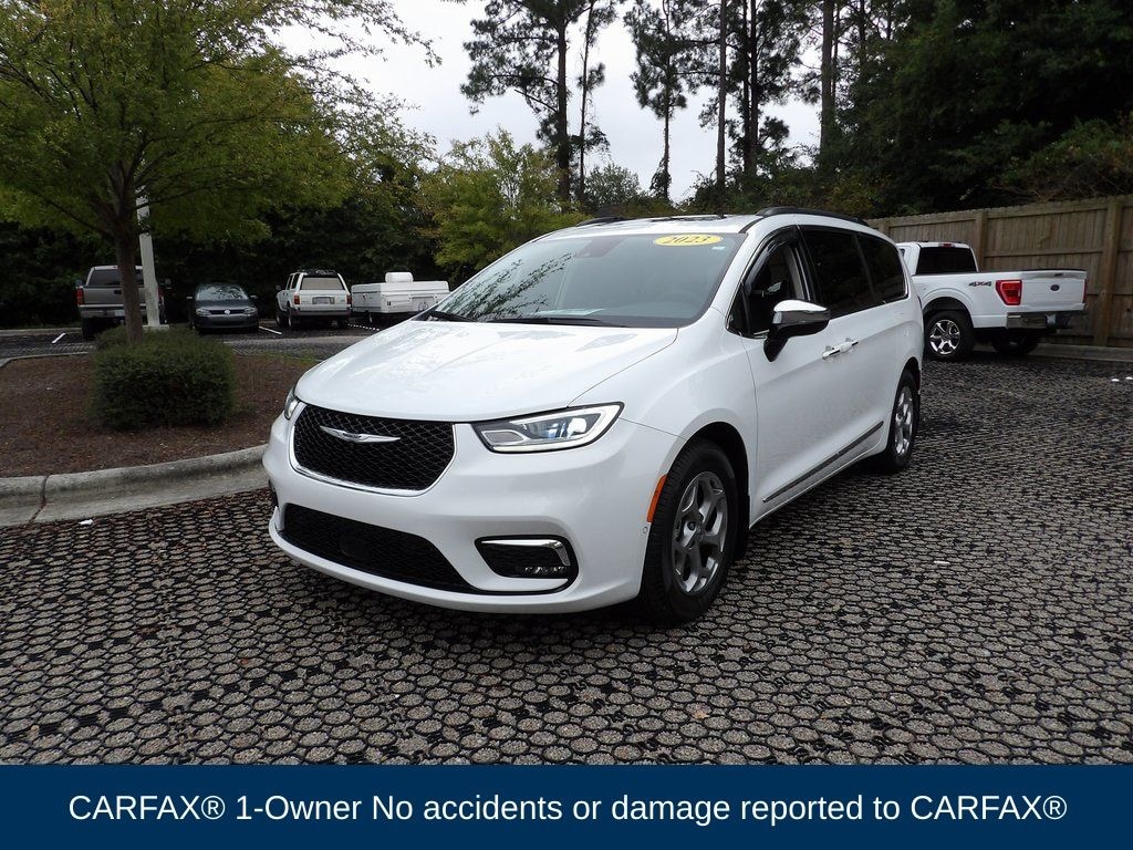 Used 2023 Chrysler Pacifica Limited Minivan/Van