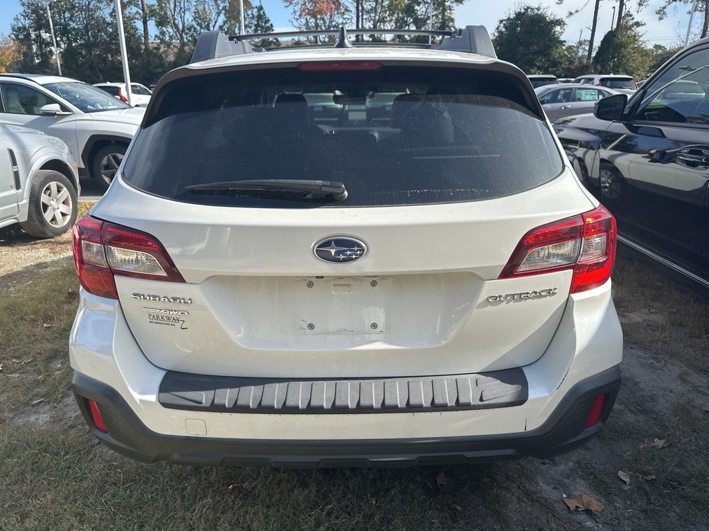 2018 Subaru Outback 2.5i Premium photo 3