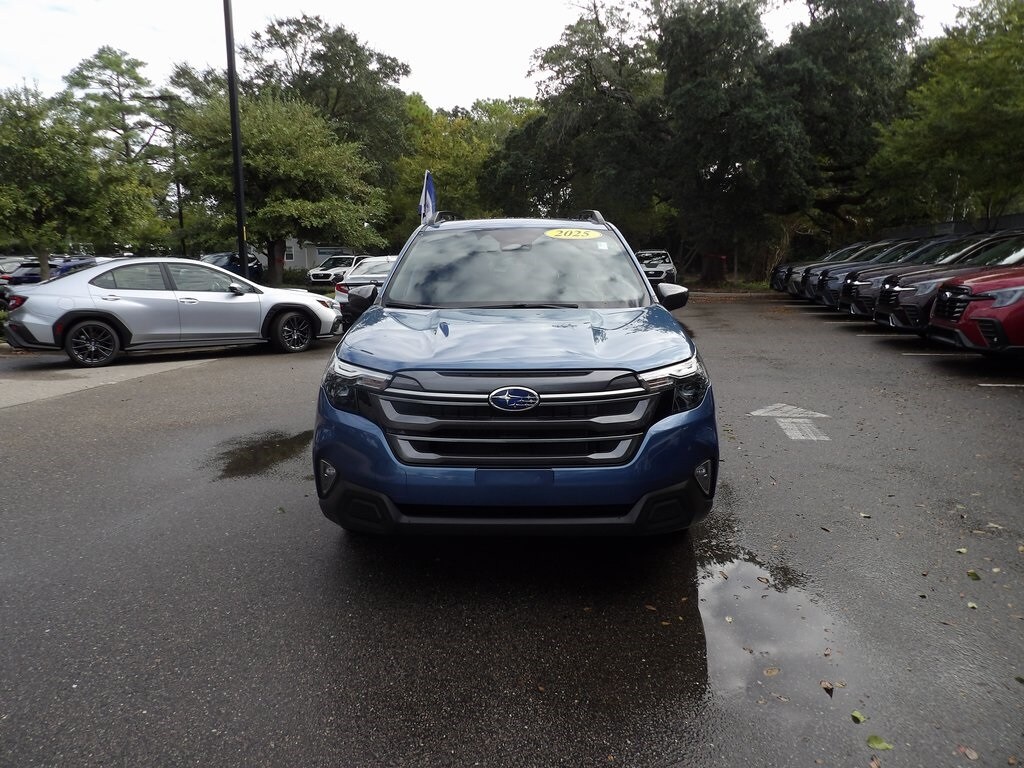 2025 Subaru Forester Premium photo 2