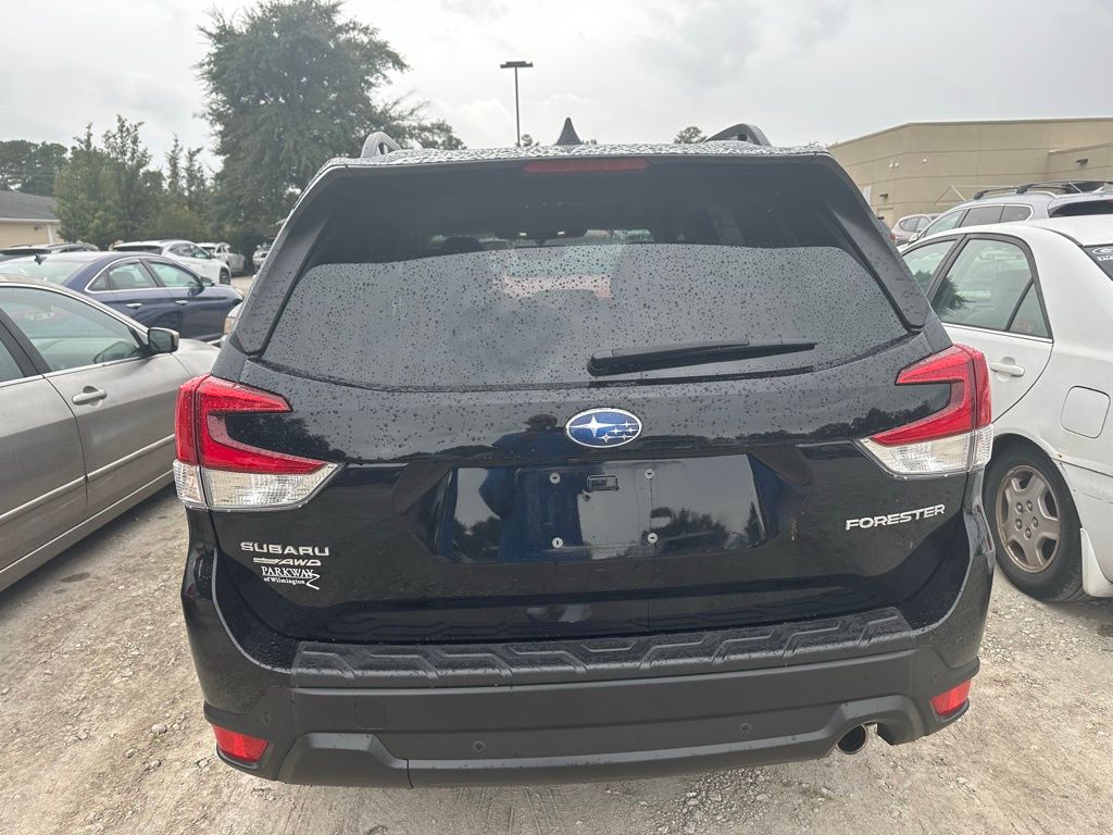 2022 Subaru Forester Limited photo 2