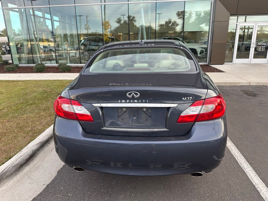 2011 Infiniti M37 photo 2